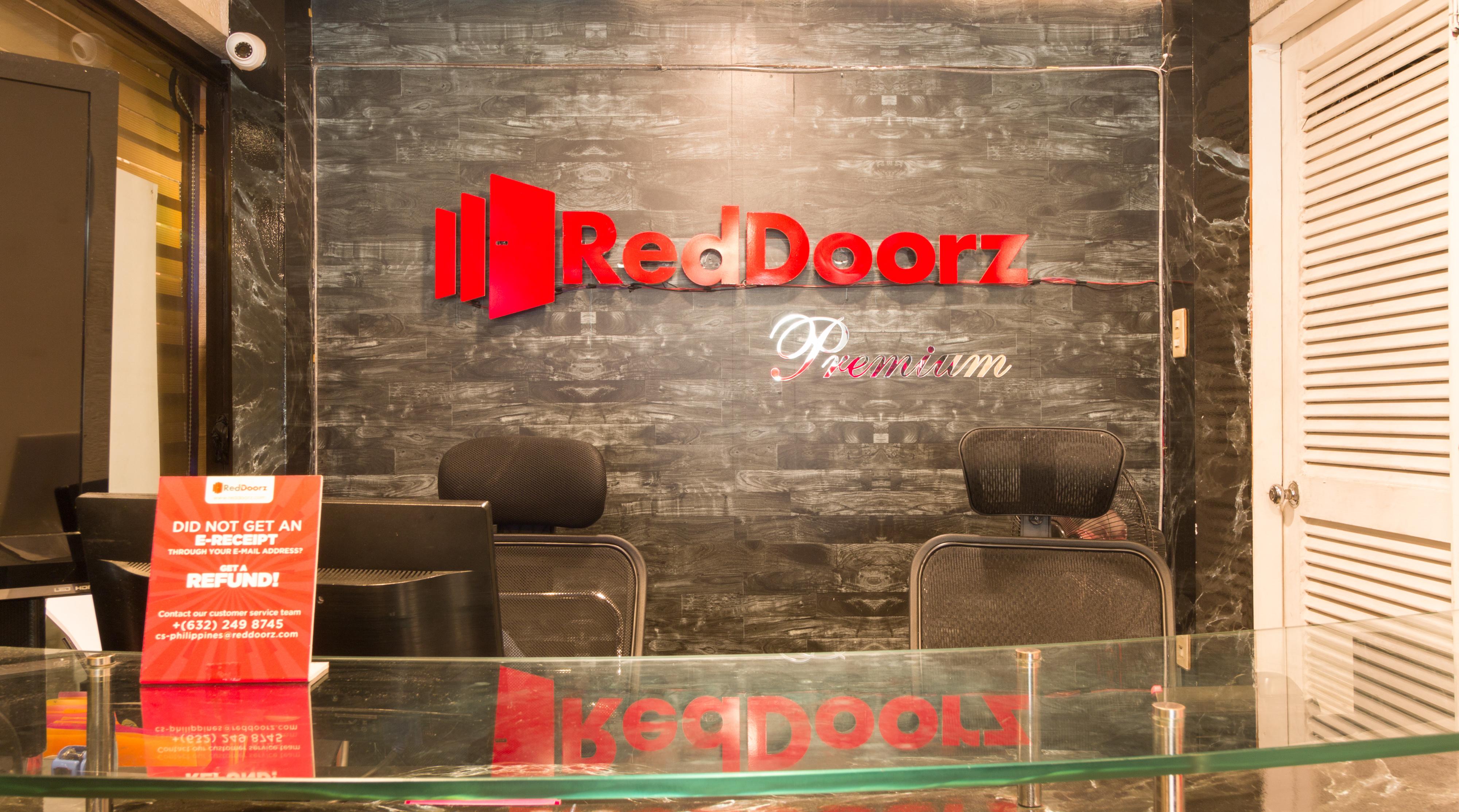 Reddoorz Premium Near Greenbelt Makati - Vaccinated Staff Makati City Ngoại thất bức ảnh