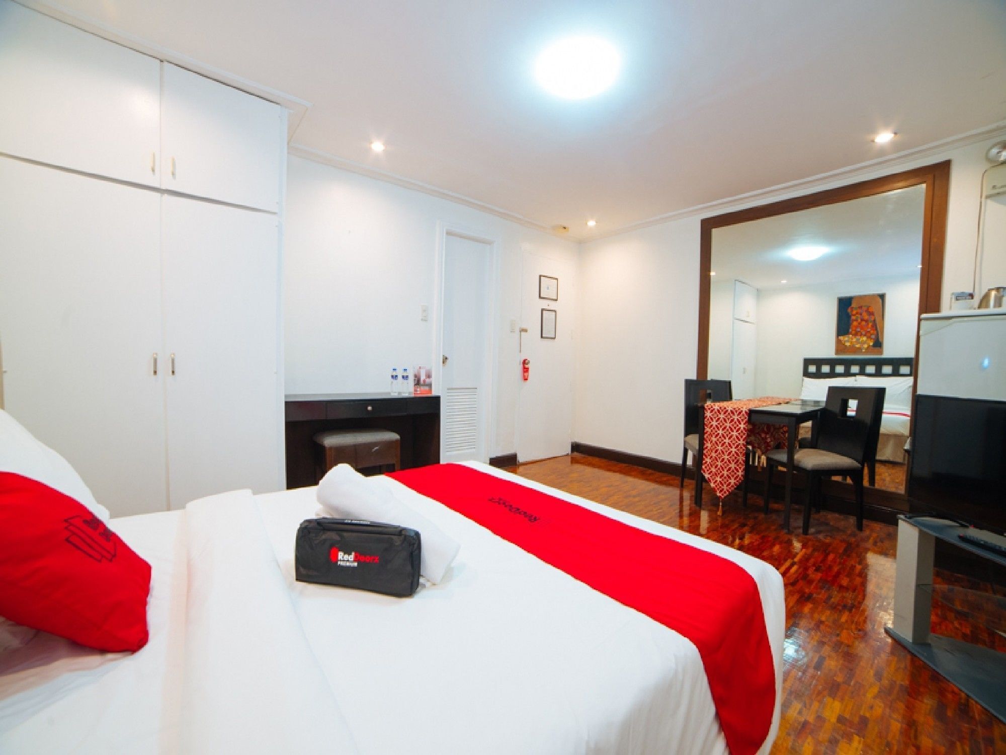 Reddoorz Premium Near Greenbelt Makati - Vaccinated Staff Makati City Ngoại thất bức ảnh